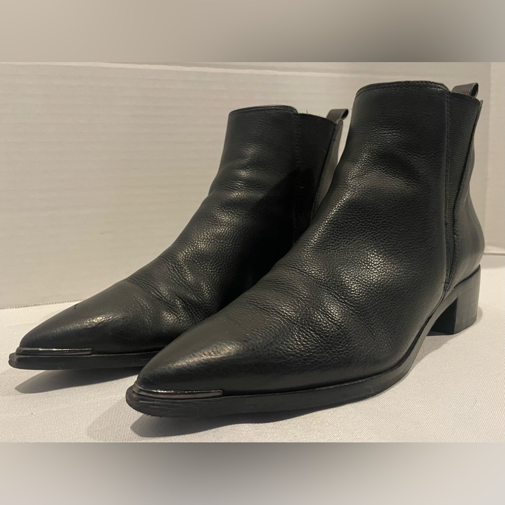 MARC FISHER Yale Pointy Toe Black Leather Chelsea Ankle Booties Women’s 6 1/2 - Picture 1 of 5